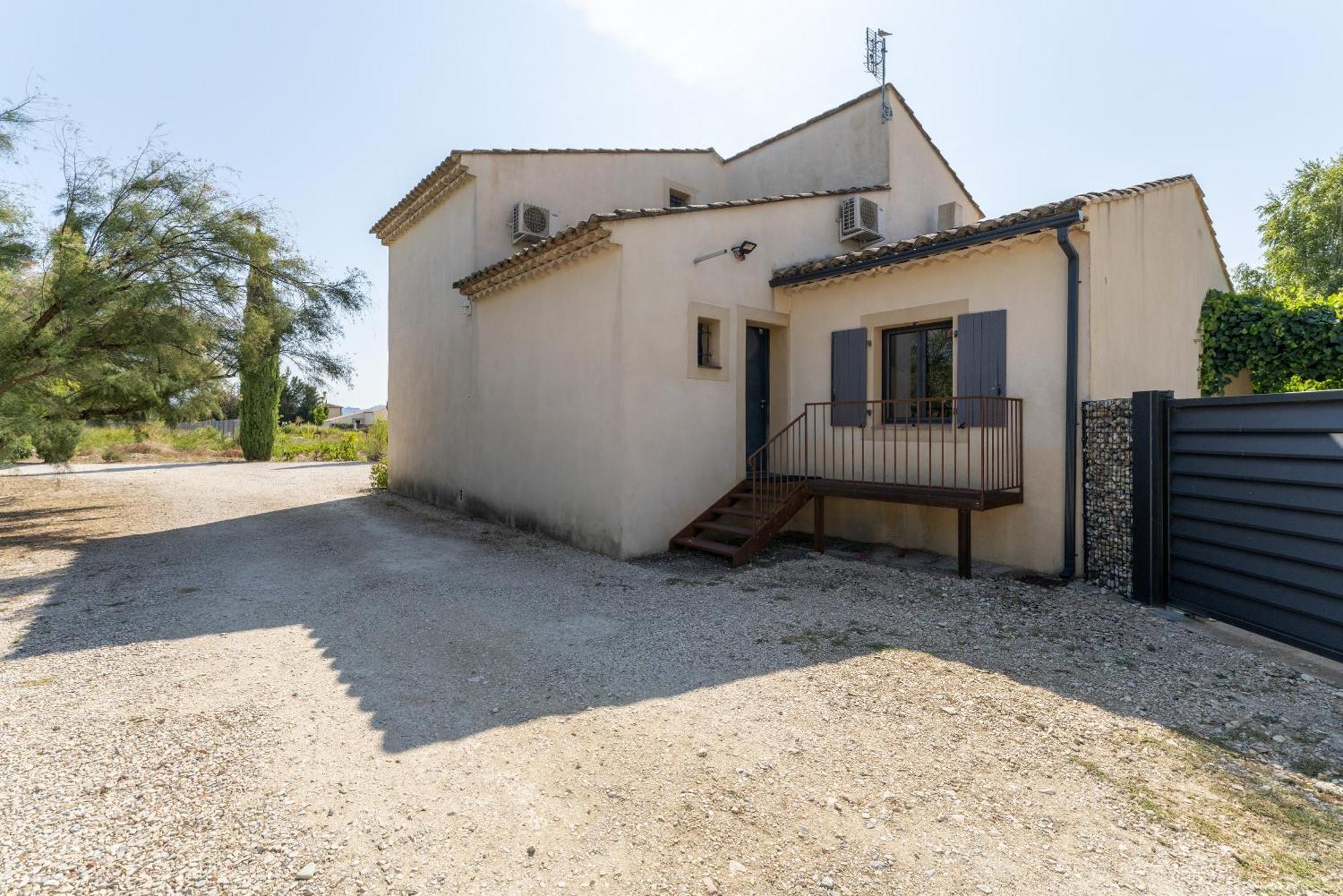 L'Ensemble Du Gite De Tante Berthe Camaret-sur-Aigues Exterior foto