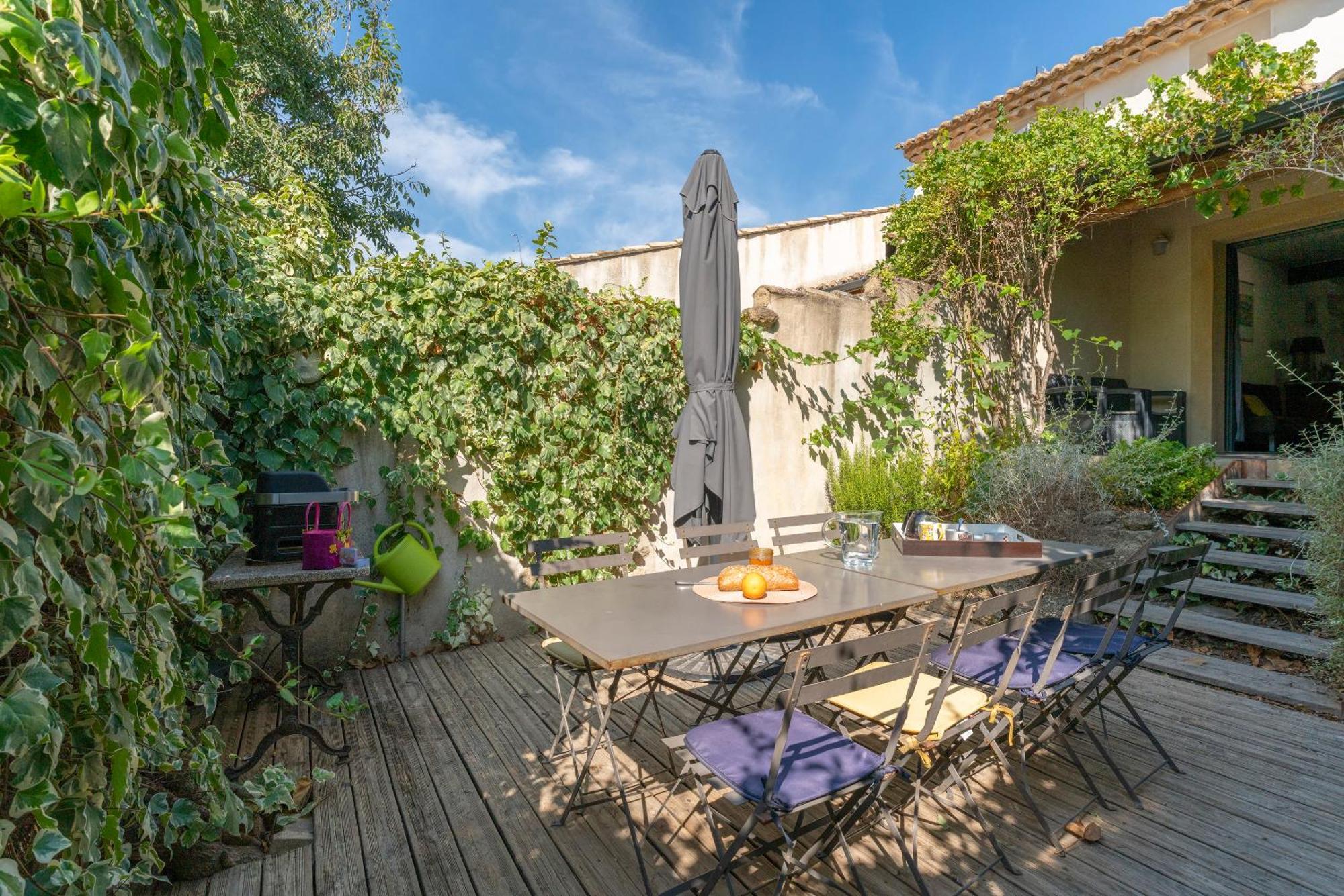 L'Ensemble Du Gite De Tante Berthe Camaret-sur-Aigues Exterior foto