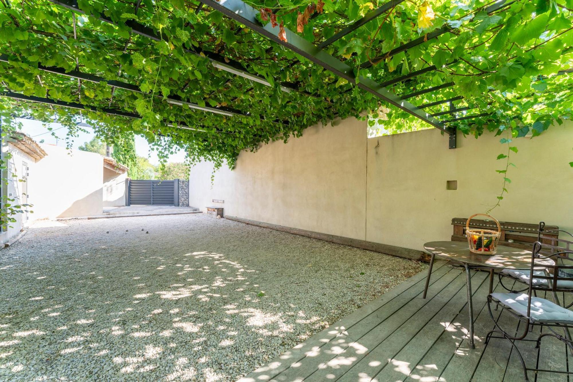 L'Ensemble Du Gite De Tante Berthe Camaret-sur-Aigues Exterior foto