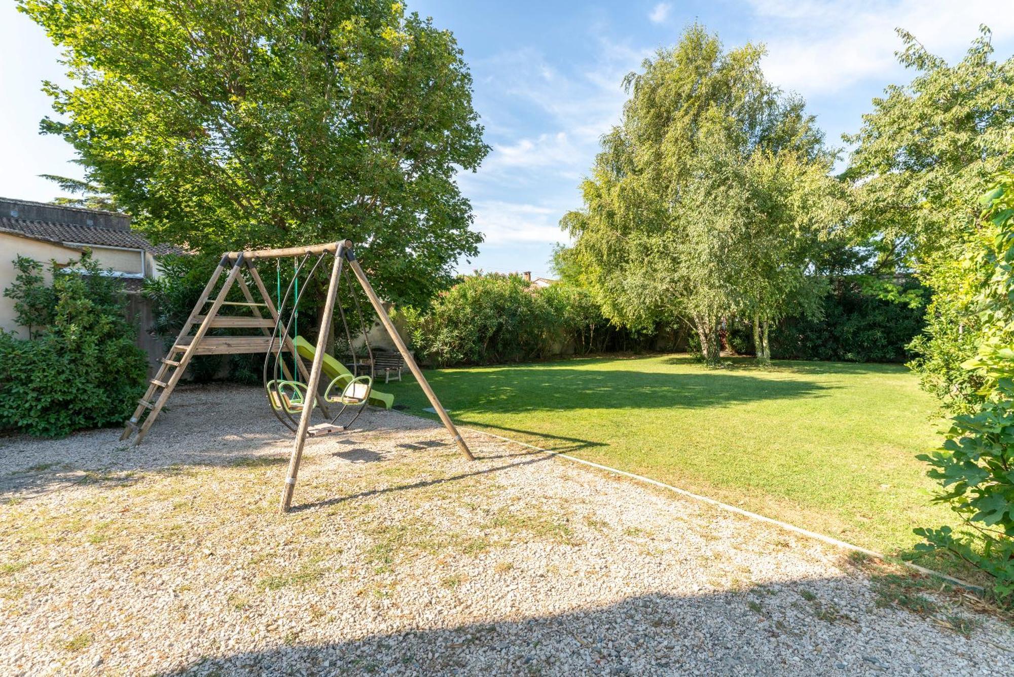 L'Ensemble Du Gite De Tante Berthe Camaret-sur-Aigues Exterior foto